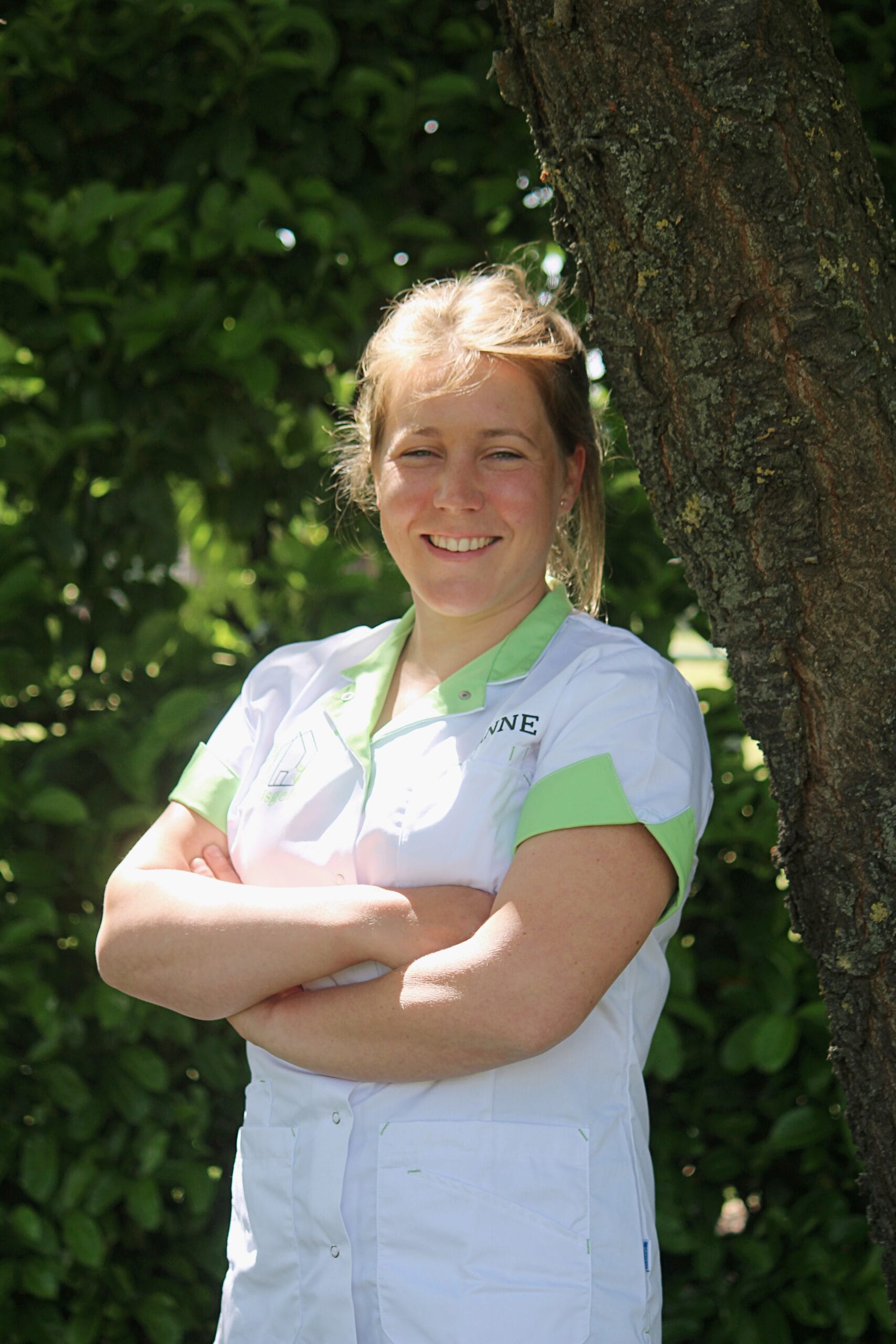 Anne thuisverpleegster met warme , lieve en goede thuisverpleging