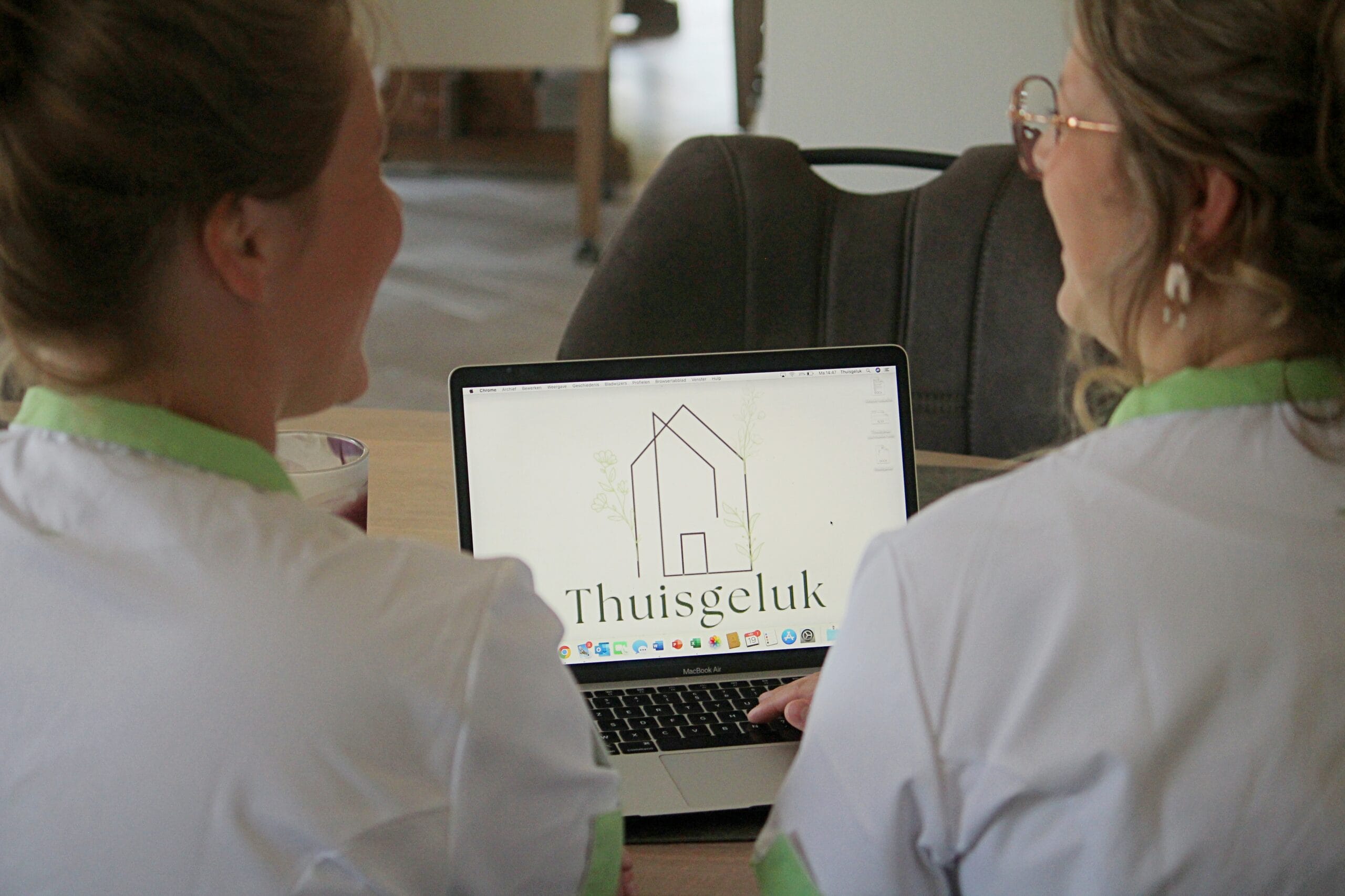 Thuisgeluk 7 op 7 thuiszorg met permanentie en bereikbaarheid